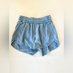LULULEMON womens hotty hot 4 inch shorts size 2
